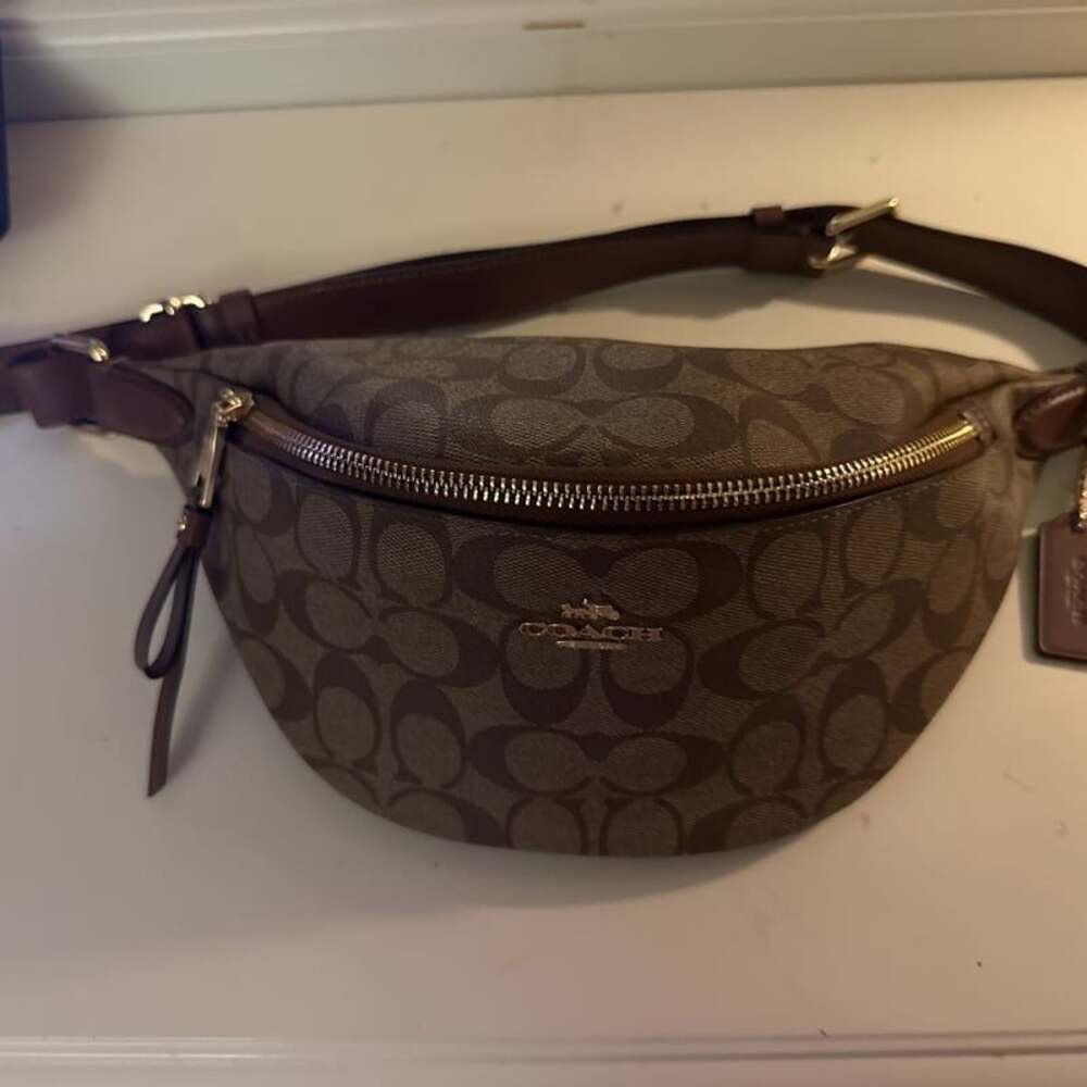 Coach F48740 Signature Canvas Belt Bag